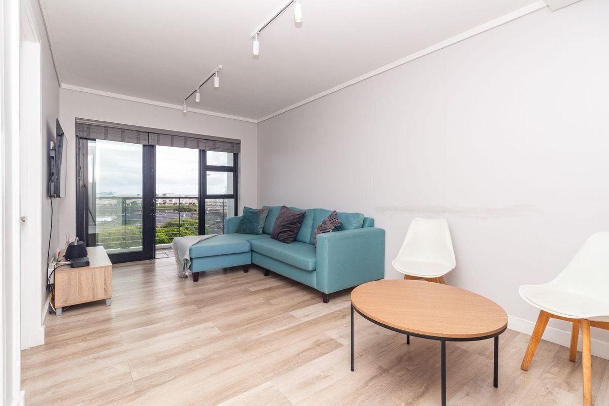 Two Bedroom Apartment With Lovely Views - Photo 5