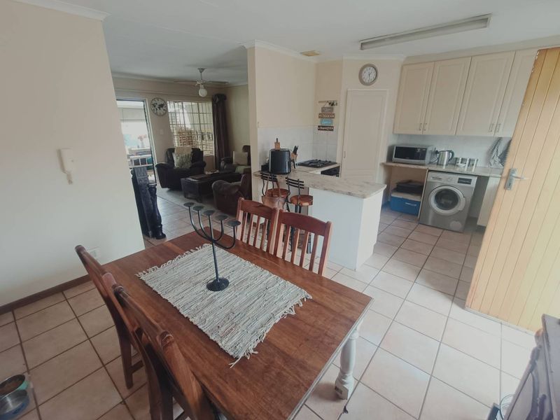 BEAUTIFUL TOWNHOUSE FOR SALE IN SECURE COMPLEX IN HENNOPSPARK!!!! - Photo 8