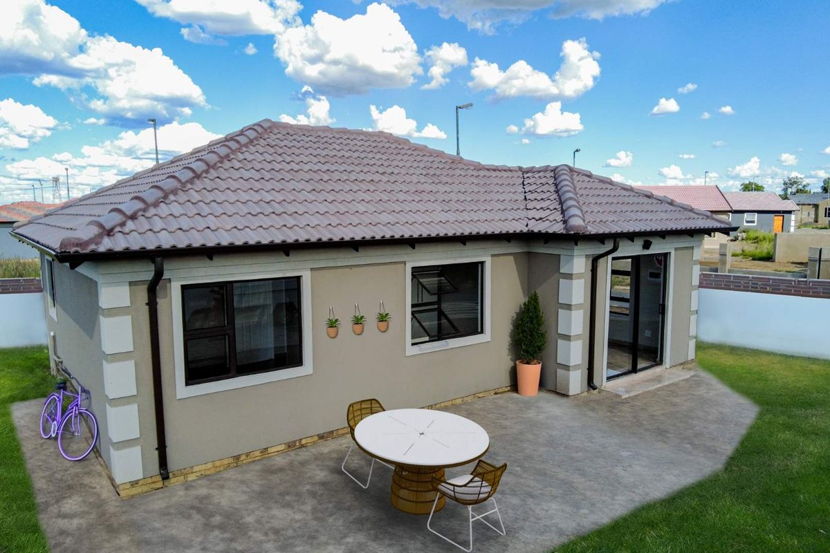 NEW DEVELOPMENT, ALL COSTS INCLUDED, FULL TITLE STANDS. NO DEPOSITS / 100% BONDS (dependent on client profile) - Photo 3