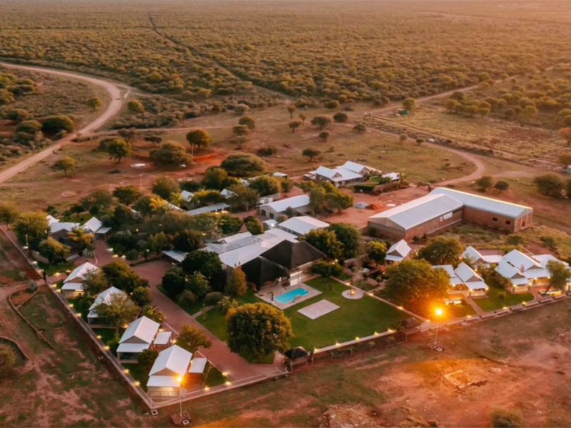 Stunning Lodge bordering Etosha National Park - Photo 5