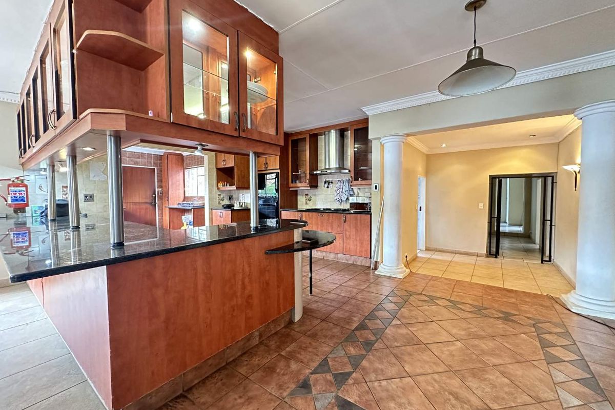 Exceptional Multi-Dwelling 1-Hectare Estate – Income & Lifestyle in One - Photo 4