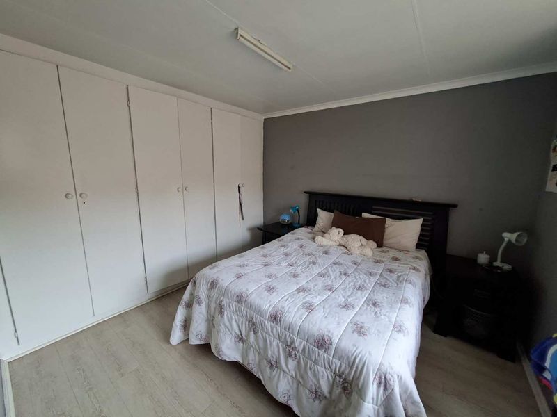 Charming Townhouse with Private Garden and Swimming Pool - Photo 2