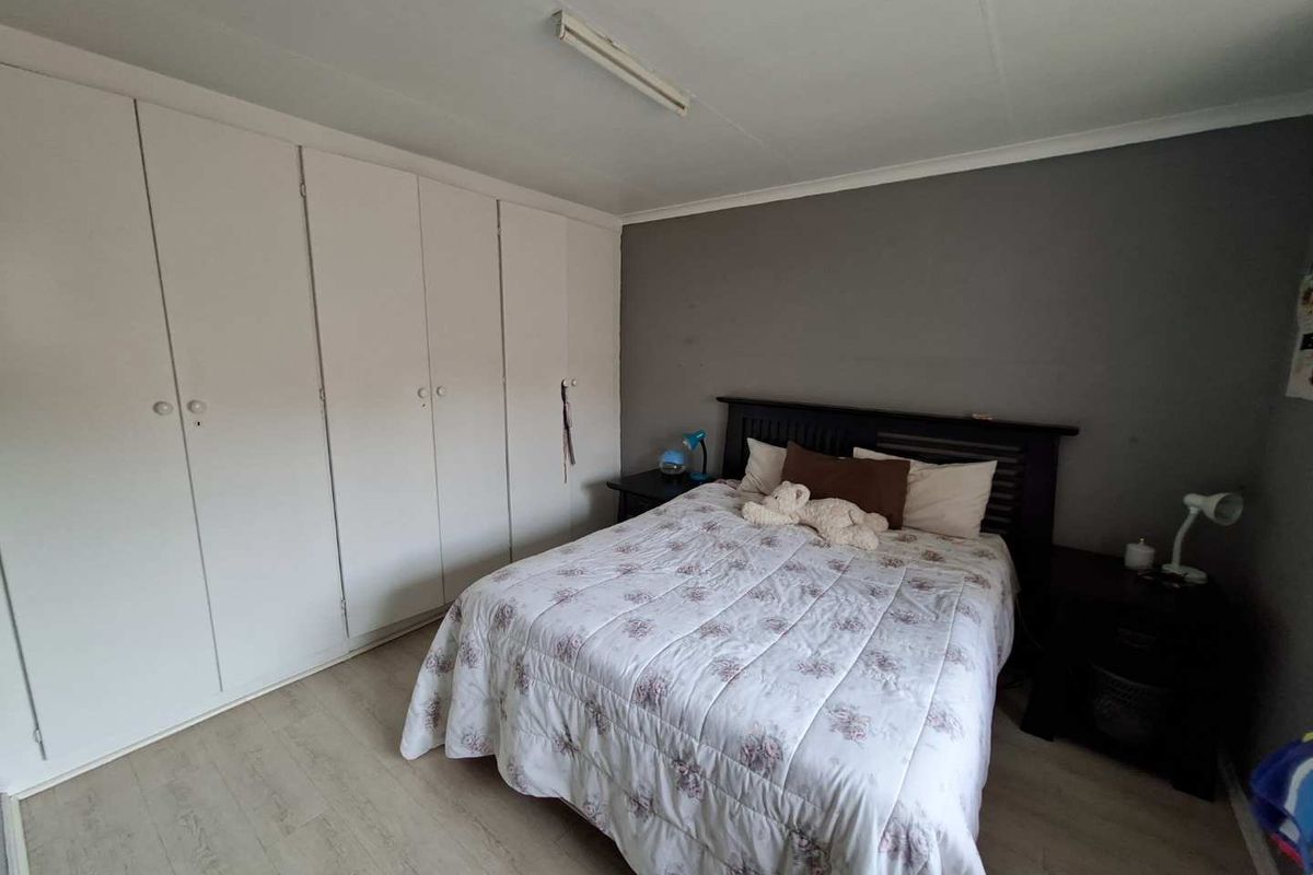 Charming Townhouse with Private Garden and Swimming Pool - Photo 2