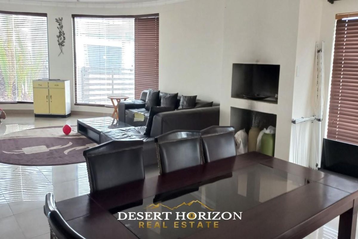 Walvisbay, Meersig | Beautiful Family Home For Sale - Photo 4