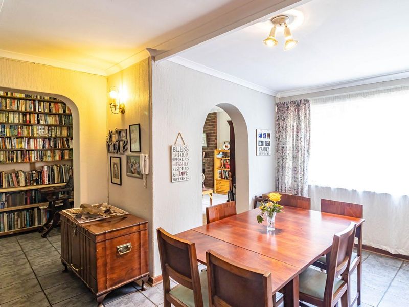 3 Bedroom Home with 2 Cottages - Photo 7