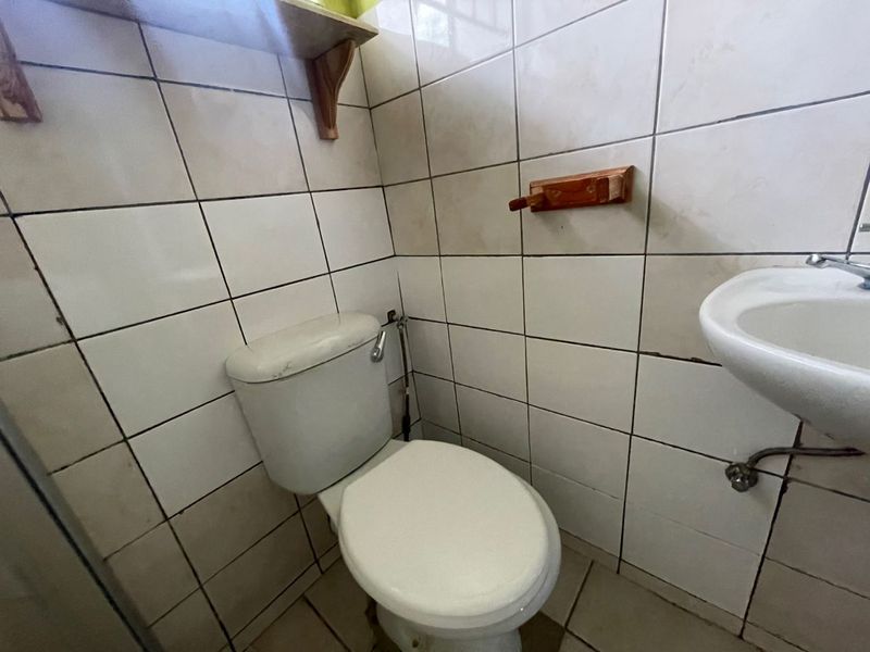 COZY 2 BEDROOM 1ST FLOOR APARTMENT FOR SALE IN WINDHOEK WEST: PASTEURHOF - Photo 7