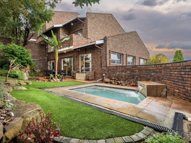 A Private Garden Duplex Offering Exceptional Space, Style, and Modern Convenience - Photo 2