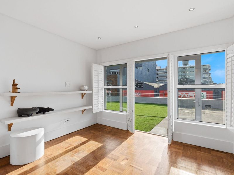 Spacious 2-Bedroom with Wrap-Around Terrace in Prime Location - Photo 9