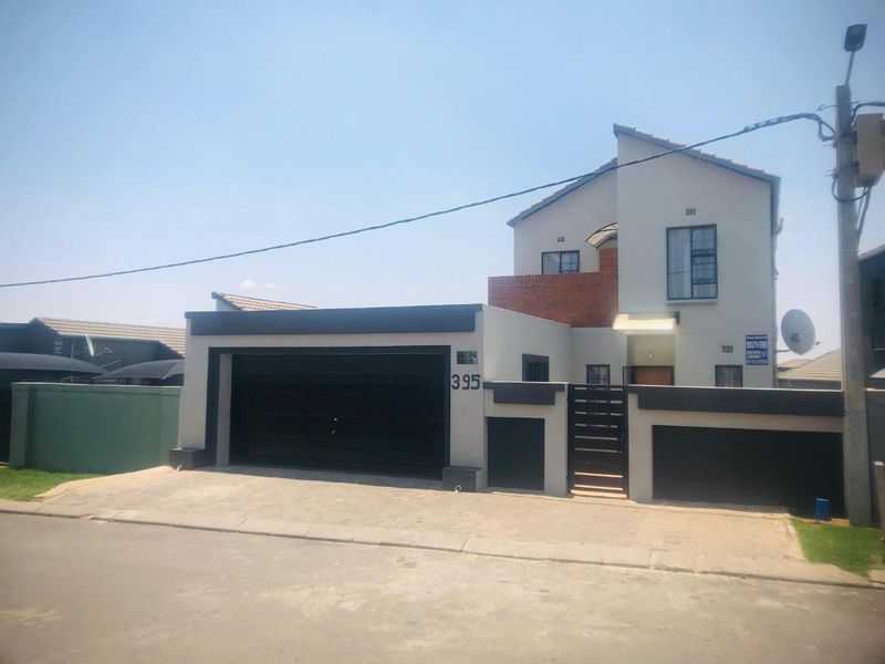 2 Bedrooms 2 Bathrooms Apartment For Sale South hills - Photo 2