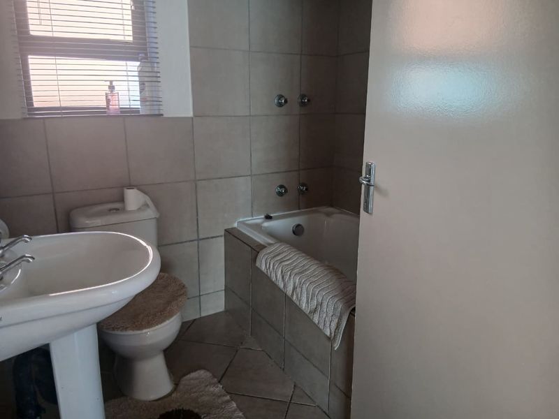 Modern Comfort Awaits in Secure Ground Floor Unit! - Photo 10