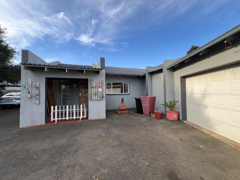 The Ultimate House Hack: Luxury 4-Bed Home + R18,000 Net Monthly Income! - Photo 2