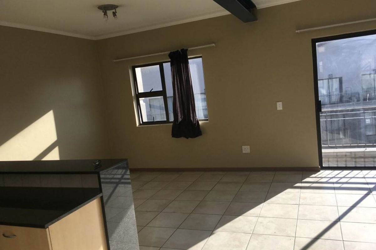 2 BEDROOM PENTHOUSE APARTMENT FOR SALE IN SUNNINGHILL. - Photo 2