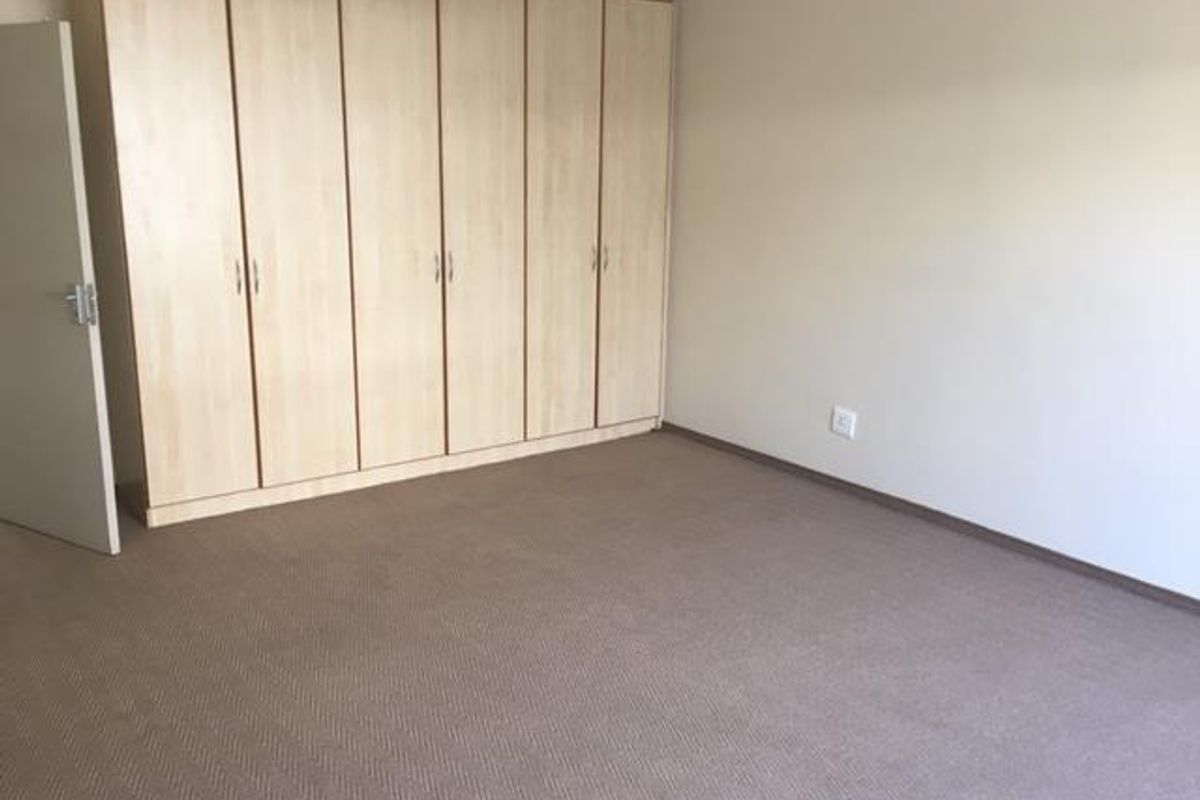 DUPLEX TOWNHOUSE FOR SALE IN KLEIN WINDHOEK!!! CC REGISTERED!!! - Photo 4
