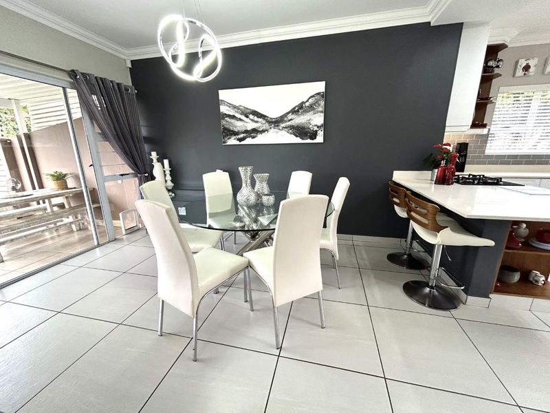 HENDRA - Gorgeous Pet Friendly Duplex 5 Minutes from the Beach - Photo 3