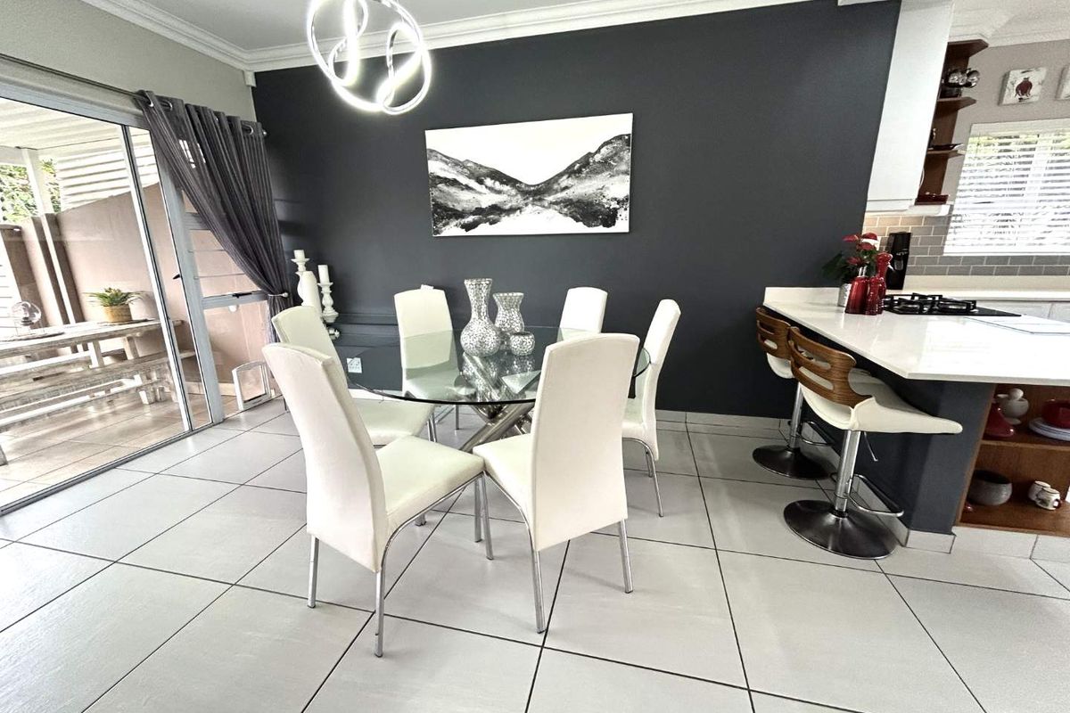 HENDRA - Gorgeous Pet Friendly Duplex 5 Minutes from the Beach - Photo 3