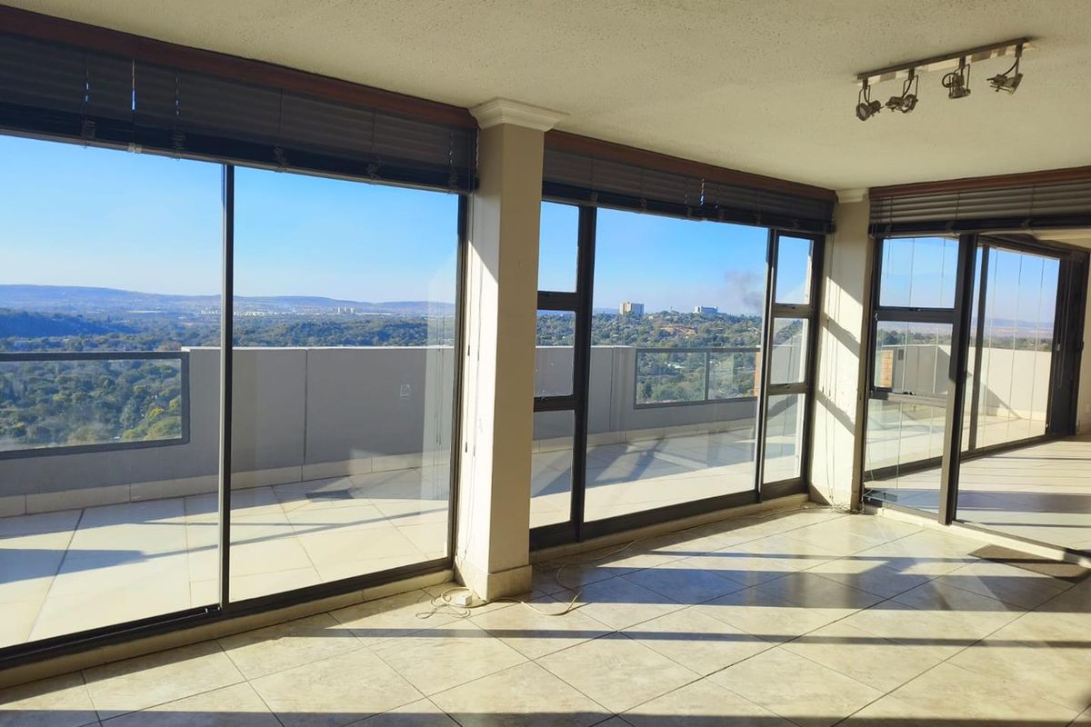 BEAUTIFUL SPACIOUS 3 BEDROOM PENTHOUSE WITH AWESOME VIEW - Photo 4