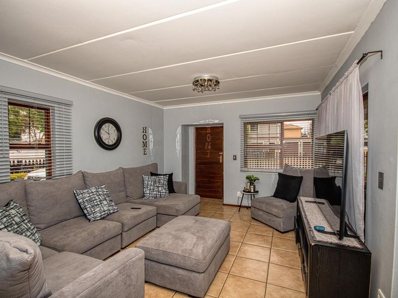 3 Bedroom Meyersig Modern Family home! - Photo 4