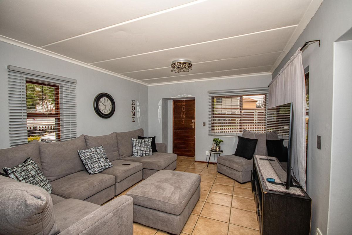 3 Bedroom Meyersig Modern Family home! - Photo 4