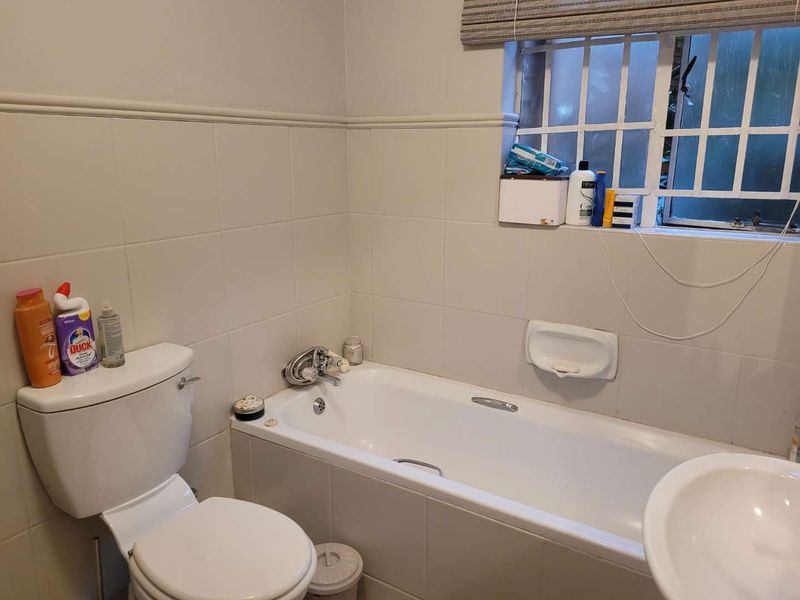 SECURE GROUND FLOOR UNIT! - Photo 6