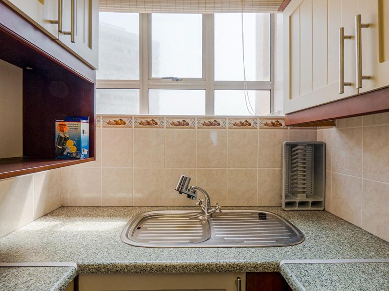 Beachfront with enclosed balcony - Photo 8