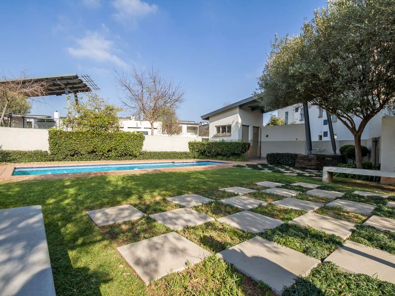 TOP FLOOR APARTMENT IN THE BOUNDARY LONEHILL AREAS - Photo 10