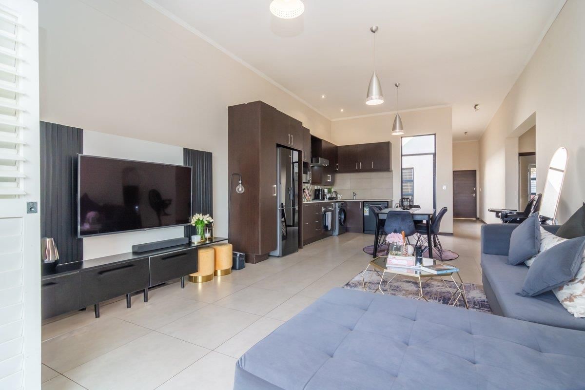 Live the high life in exclusive townhouse in prestigious Golf Estate!" - Photo 4