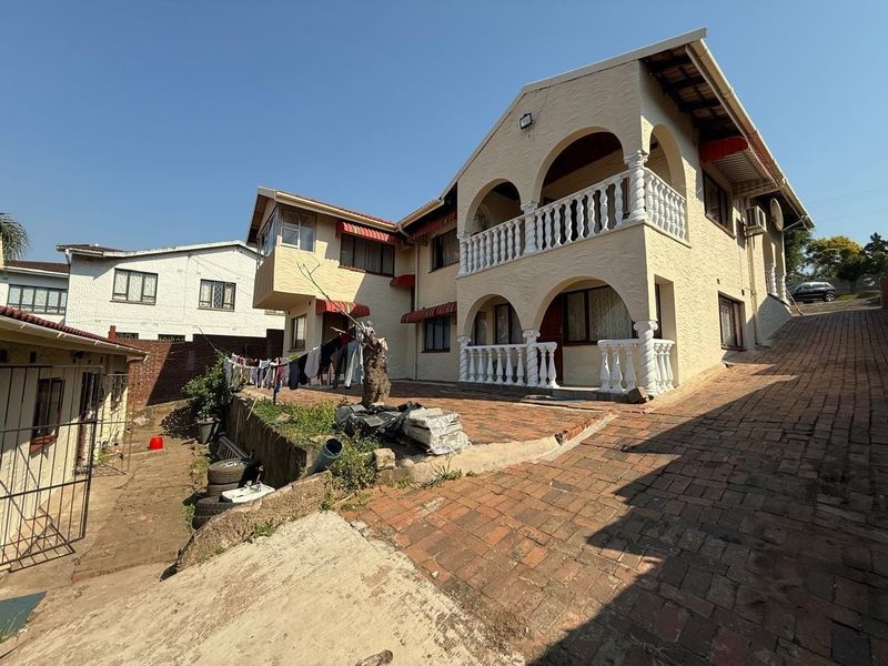 Dreamy Dwelling in a Secure Sublime Sanctuary! - Photo 4