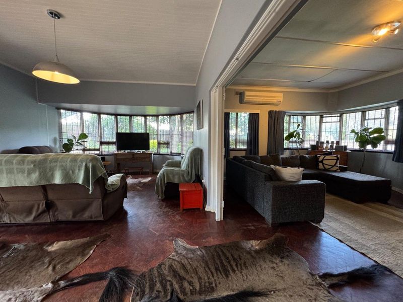 TRANQUIL FAMILY LIVING! - Photo 2