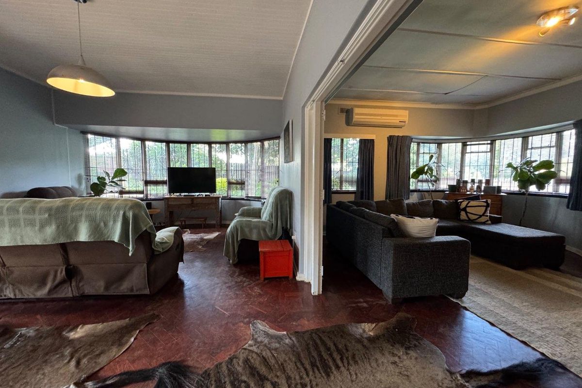 TRANQUIL FAMILY LIVING! - Photo 2