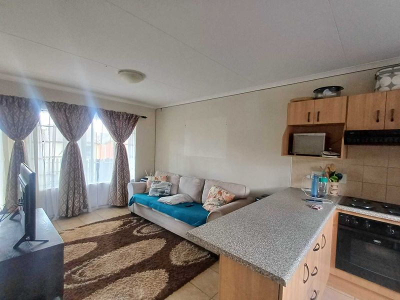 Great opportunity for Investors or First Time Home Buyers - Photo 5