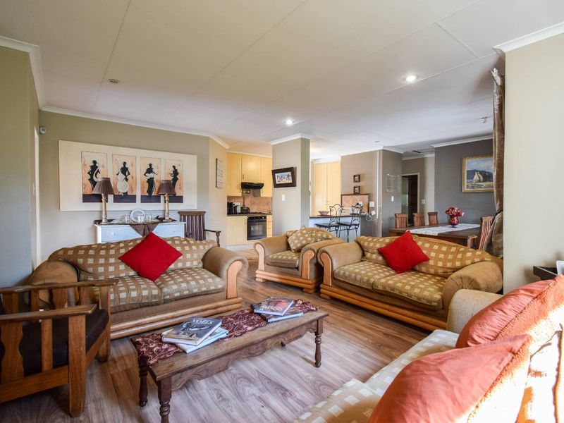 Three bedroom simplex in security complex - Moreleta Park - Photo 3