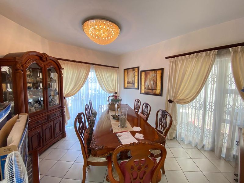 Spacious Family Home in Secure Complex - Photo 9