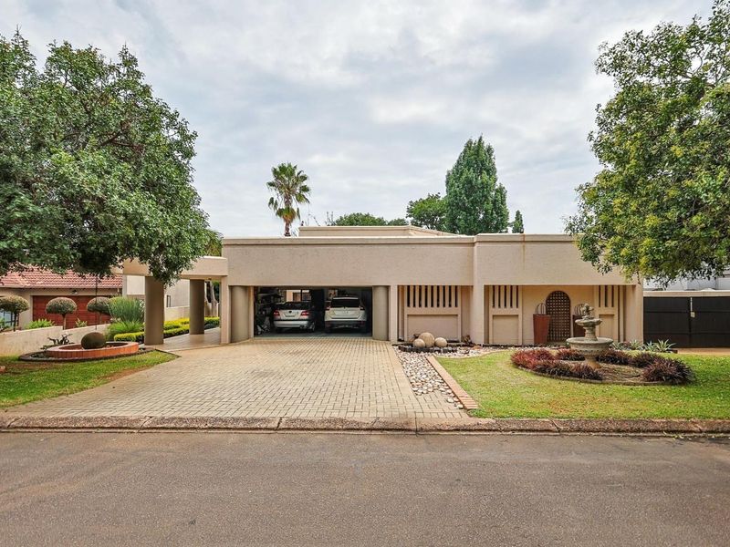 Old Classic | 3 Bed, 3.5 Bath | 1000sqm Estate - Photo 4