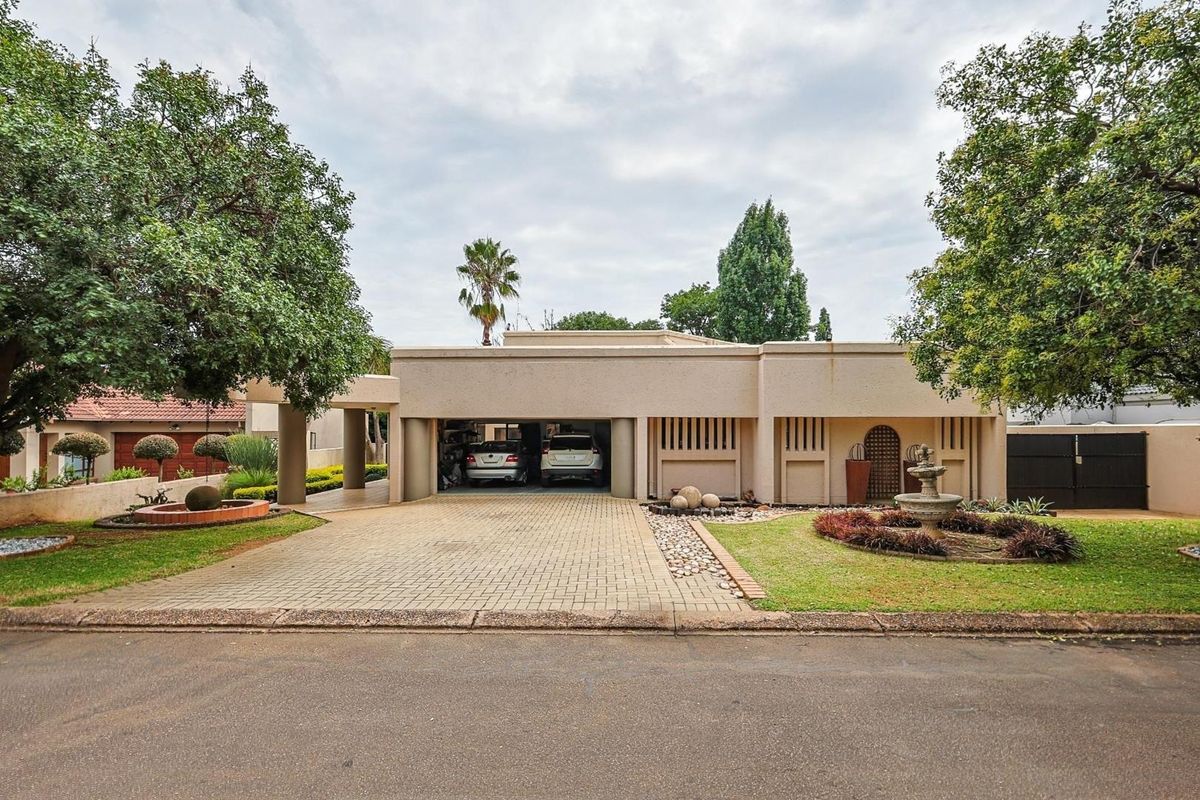 Old Classic | 3 Bed, 3.5 Bath | 1000sqm Estate - Photo 4