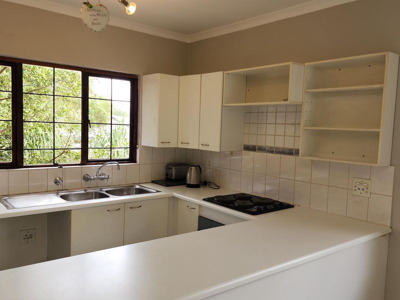 Pet Friendly 2 Bedroom House with lovely garden - Photo 3