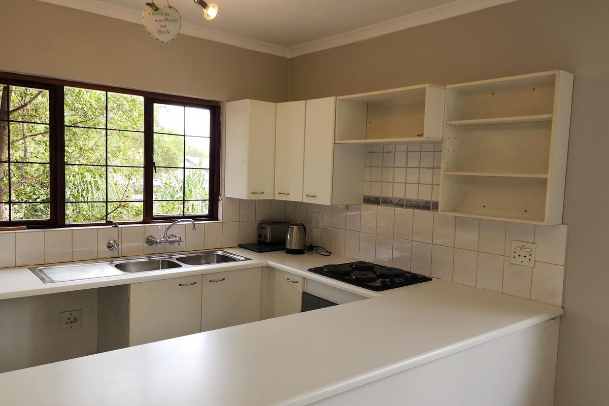 Pet Friendly 2 Bedroom House with lovely garden - Photo 3