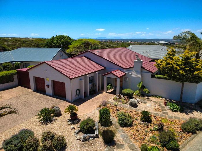 Property #2440927, House For Sale in Still Bay West