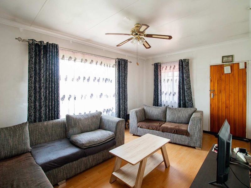 3 Bedroom House For the First Time Home Buyer - Photo 1