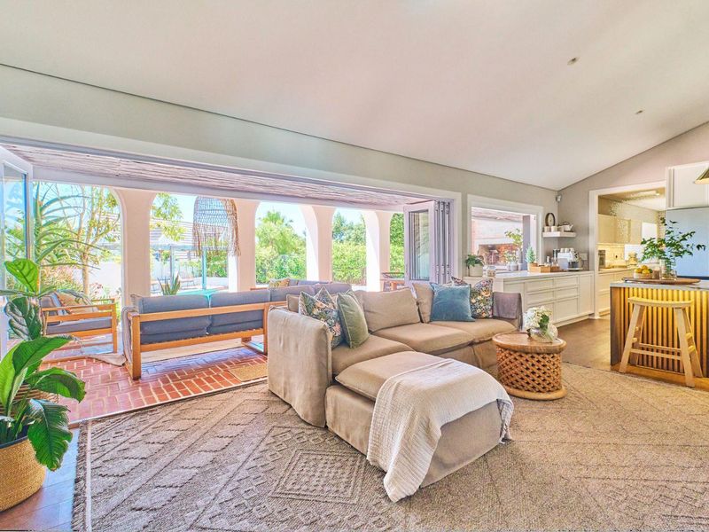 Magnificent Stylish modern family home and Entertainers dream - Photo 7