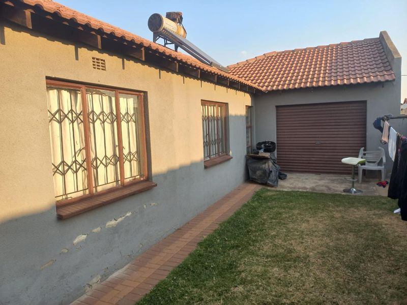 Lovely Family home - Photo 5