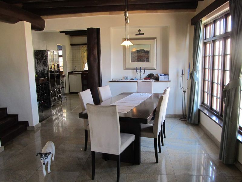 CLASSIC GERMAN STYLE HOME WITH GARDEN FLAT ON DOUBLE ERF - Photo 5