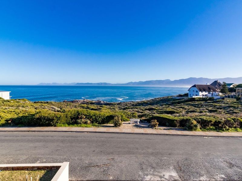 Sea, Style, and Space in De Kelders’ Most Sought-After Location - Photo 3