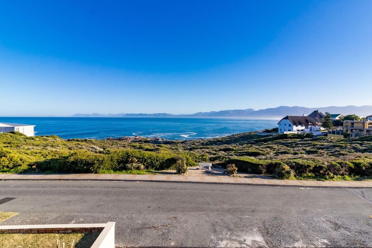 Sea, Style, and Space in De Kelders’ Most Sought-After Location - Photo 3