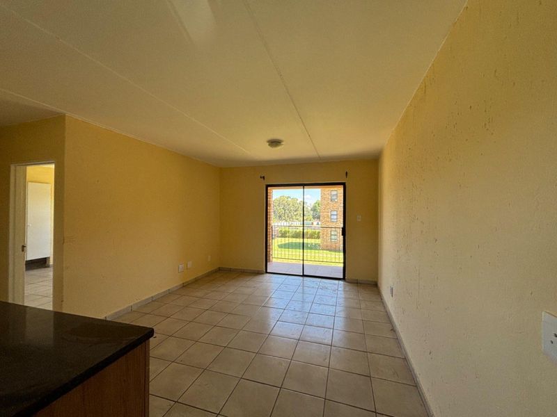 Bright & Beautiful 2-Bedroom, 2-Bathroom Apartment with Balcony - Photo 5