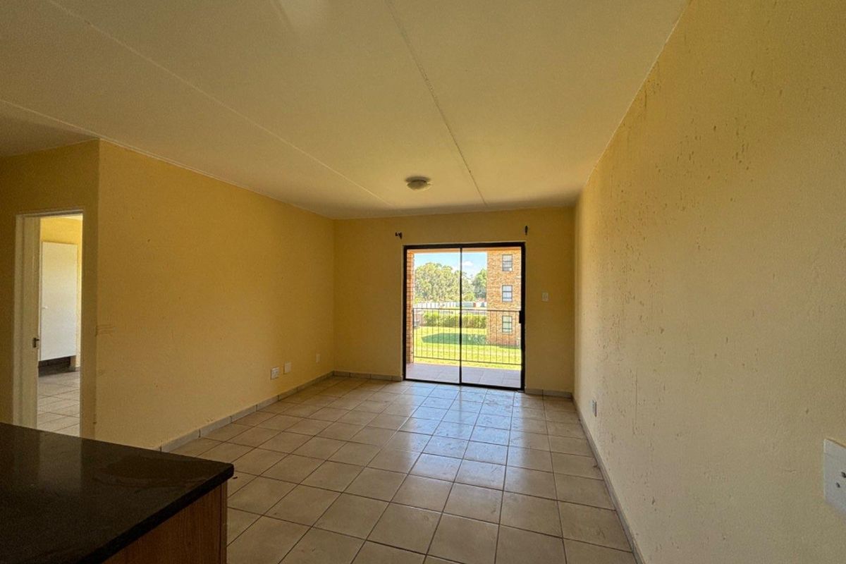 Bright & Beautiful 2-Bedroom, 2-Bathroom Apartment with Balcony - Photo 5