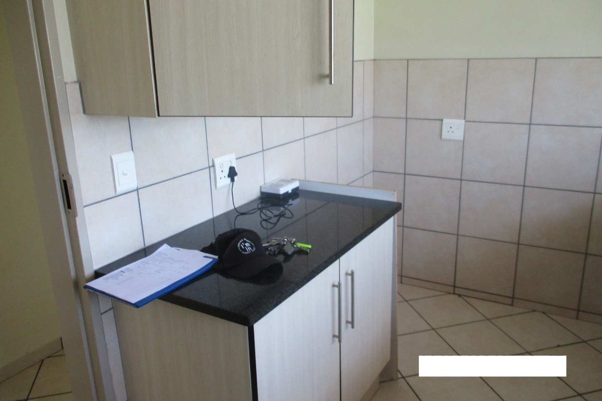 SPACIOUS 2.5 BEDROOM FLAT TO RENT IN PARKTOWN ESTATES - Photo 5