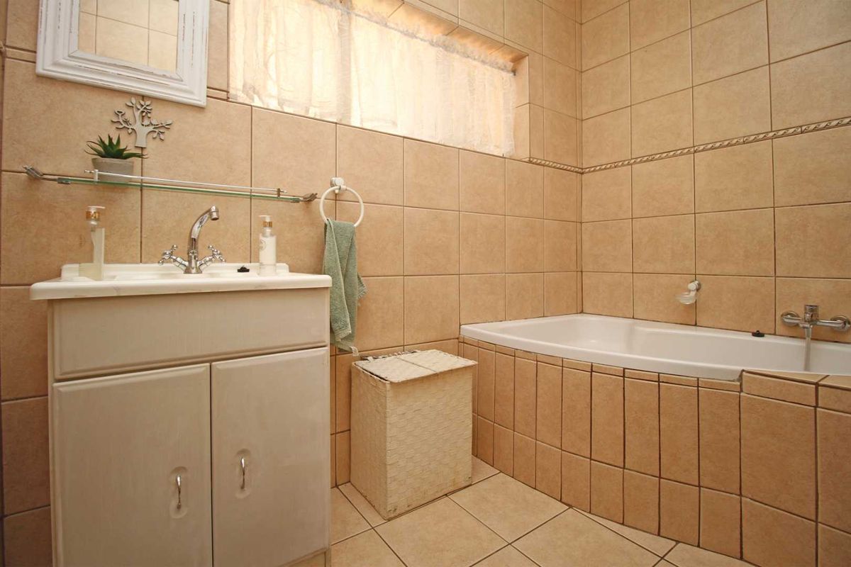 Spacious Family Comfort in a Peaceful Setting - Photo 3