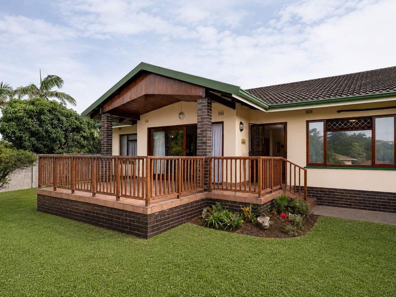 Priced To Sell!!! Spacious Amanzimtoti Family Home with Granny Flat, Pool & Exceptional Parking on 1,984m2 - Photo 2