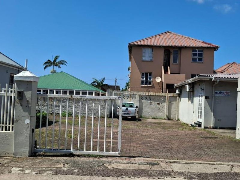 **Discover Your Business's New Home with Trafalgar Property Group** - Photo 2