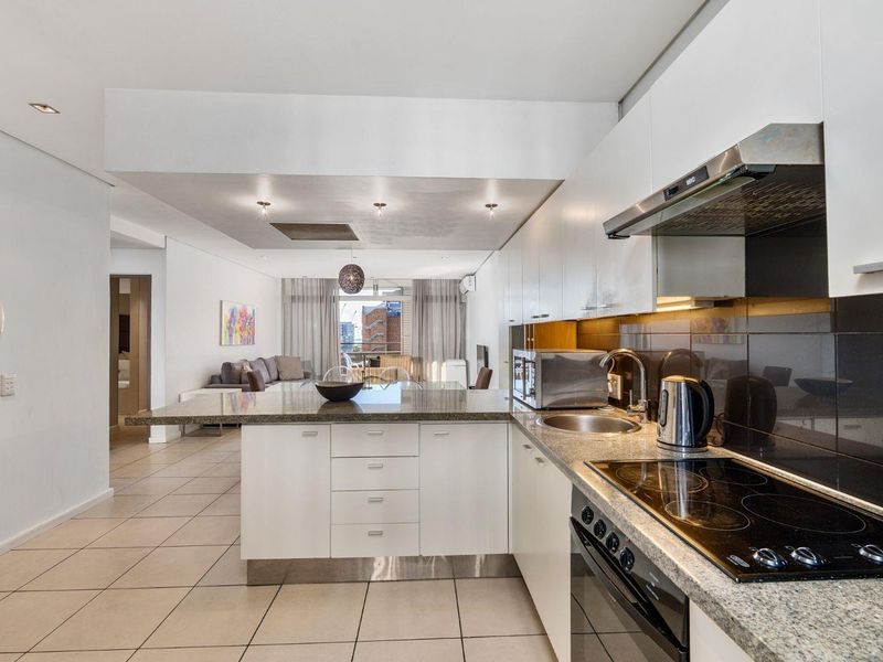 Scarce 3 Bedroom Apartment in the heart of De Waterkant - Photo 8